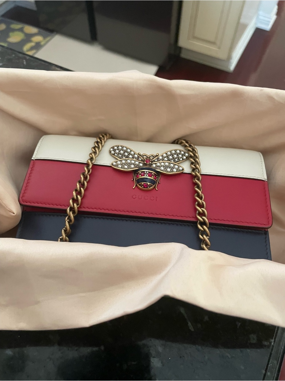 Gucci Queen Margaret White Red Navy Bee-Embellished Chain Crossbody - Picture 3 of 16